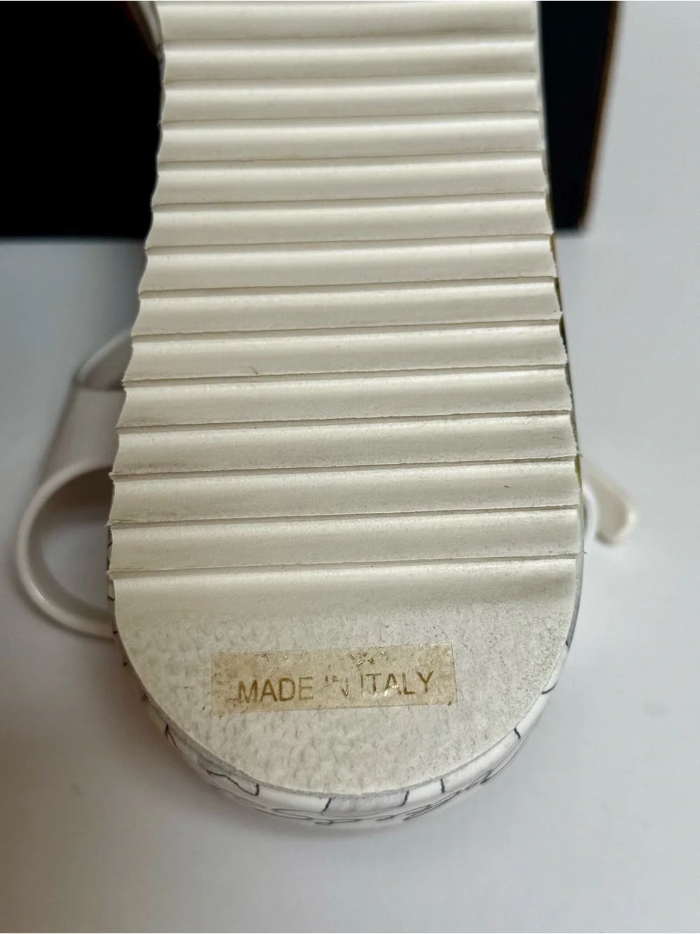 Dolce & Gabbana Poppy/Daisy T-Strap Platform Sandals w/Swarovski Crystals Size 9